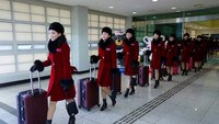 Begini gaya kompak para cheerleader Korut dari ujung kepala ke ujung kaki saat tiba di Korsel.