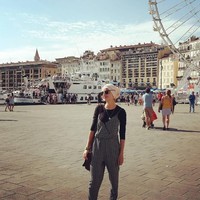 Melalui akun Youtube-nya, Mennel terlihat lihai memainkan piano. Ia pun banyak meng-cover lagu-lagu populer seperti lagu Adele dan Beyonce. Foto: Instagram