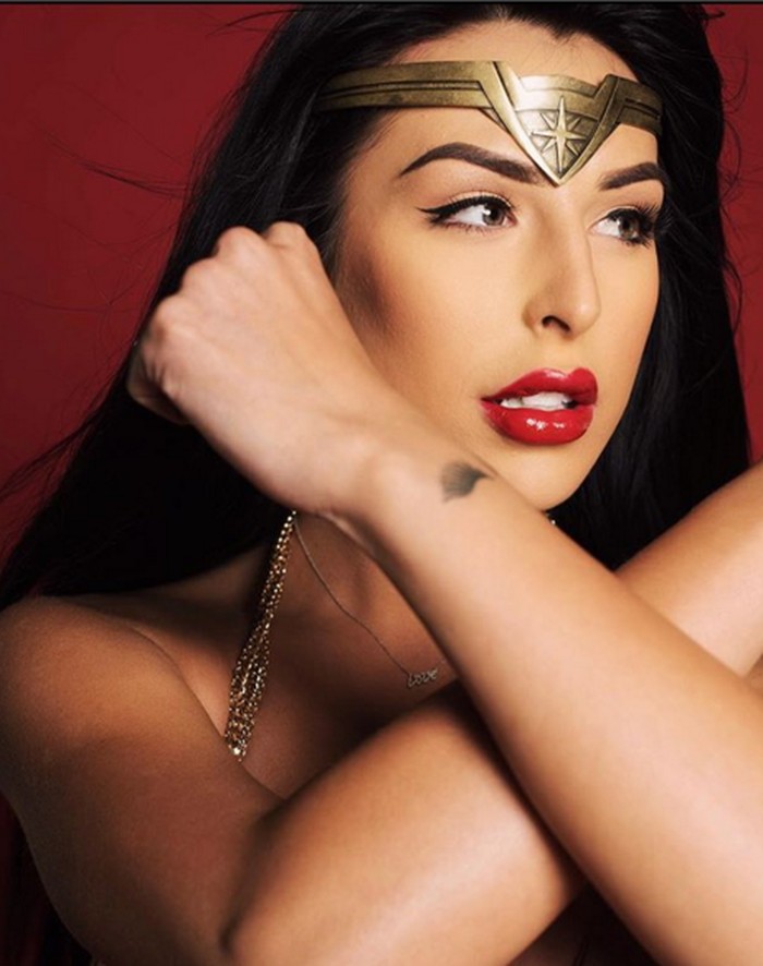 Gal Gadot was the perfect Wonder Woman ... then I saw you," tulis neti...