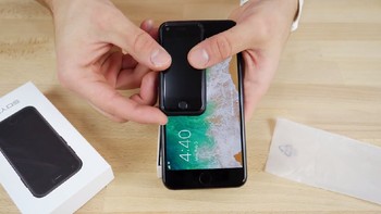 Namun ukuran dimensinya empat kali lebih kecil ketimbang iPhone 7 Plus buatan Apple. Foto: EverythingApplePro
