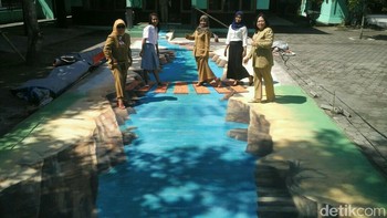 Lukisan 3D nan keren ini diambil di Kantor Kecamatan Sedayu, Bantul, pada 7 Februari 2018). (Foto: Usman Hadi/detikcom)