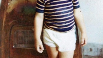 Ia hidup berkecukupan. Ayahnya pilot dan pelayar yang suka petualangan sedangkan ibunya seorang model. Foto: istimewa