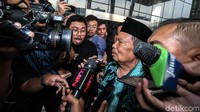 Meski sudah menjadi tersangka sejak beberapa waktu lalu, KPK belum menahan Masud Yunus.
