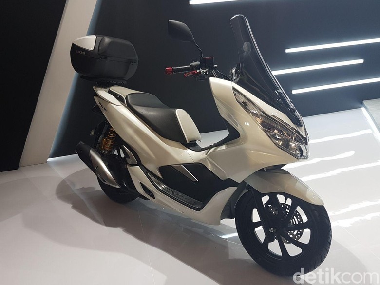 Honda PCX dengan aksesori. Foto: Rangga Rahadiansyah Honda PCX dengan aksesori. Foto: Rangga Rahadiansyah