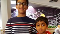 Di keluarganya, Mehul bukan satu-satunya yang berotak encer. Kakaknya yang berusia 13 tahun, Dhruv, juga meraih skor IQ maksimal 162 dalam tes tahun lalu. Foto: Garg Family/The Sun