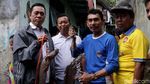 Banjir Surut, Warga Malah Asyik Mancing dan Bersihkan Lumpur