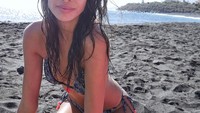 Joana Sanz tampaknya memang suka liburan ke pantai ya! (Instagram/joanasanz)