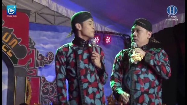 Dua pelawak Indonesia yang ditahan di Hong Kong.
