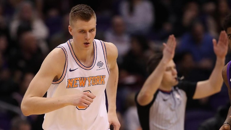 Pemain-Pemain Tim LeBron Bertumbangan, Kini Porzingis Cedera Pemain-Pemain Tim LeBron Bertumbangan, Kini Porzingis Cedera
