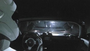Terlihat Tesla Roadster dan Star Man sudah bersiap untuk meluncur. (Foto: Dok. Elon Musk)