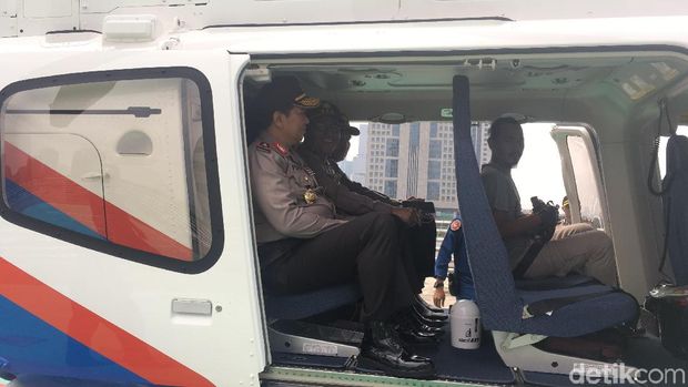 Naik Heli, Wakapolda Metro Cek Debit Air di Bendung Katulampa