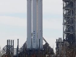 Detik-detik Menegangkan Roket Terkuat Sejagat Mengangkasa