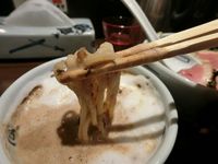 Sambut Valentine, Resto Ini Buat Sajian Ramen dengan Celupan Saus Cokelat
