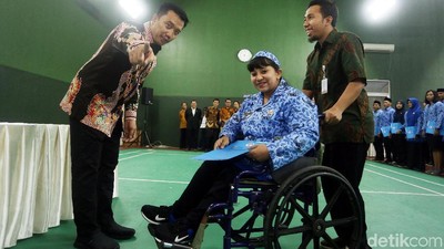 Menpora Lantik PNS di GOR Bulutangkis