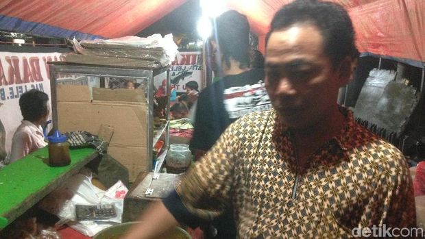 Matra'i sang pedagang pecel lele di Jatinegara yang viral.