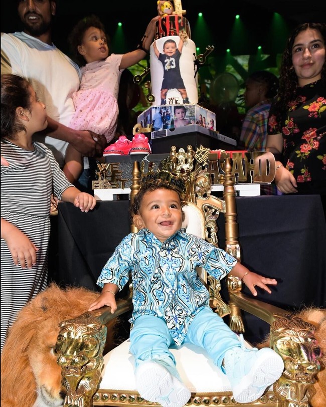 DJ Khaled pun merayakan ulang tahun pertama Asahd dengan mewah. Pesta tersebut diadakan di sebuah klub elit bernama LIV di Miami, AS. Foto: Instagram Asahd Khaled