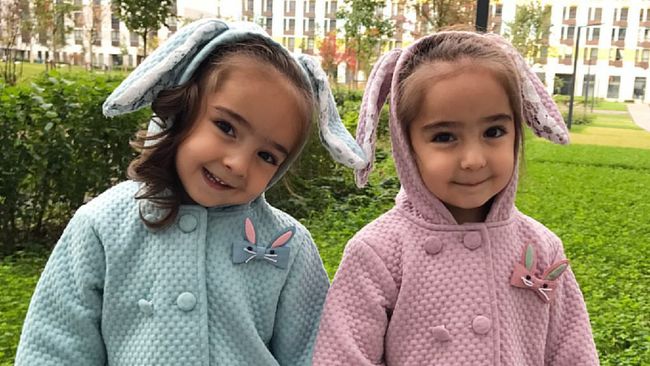 Asiya dan Safiya, si Kembar dari Rusia yang Super Imut