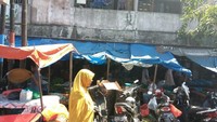Kerukunan umat beragama di sana hingga kini masih terjaga. Saat bulan Ramadan, misalnya, warga etnis Tionghoa ikut menjajakan penganan berbuka. Begitu juga saat hari-hari besar agama lain warga nonmuslim tetap leluasa merayakannya. 