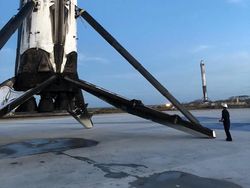 Elon Musk Jadi Admin SpaceX Selama Peluncuran Falcon Heavy