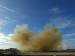 Momen Menakjubkan Mesin Falcon Heavy Balik Sendiri ke Bumi