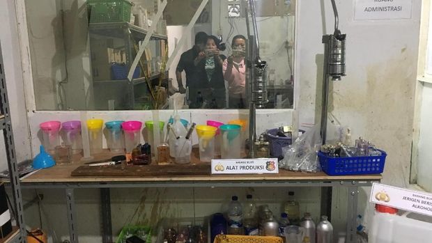 Parfum KW yang diproduksi di Tamansari