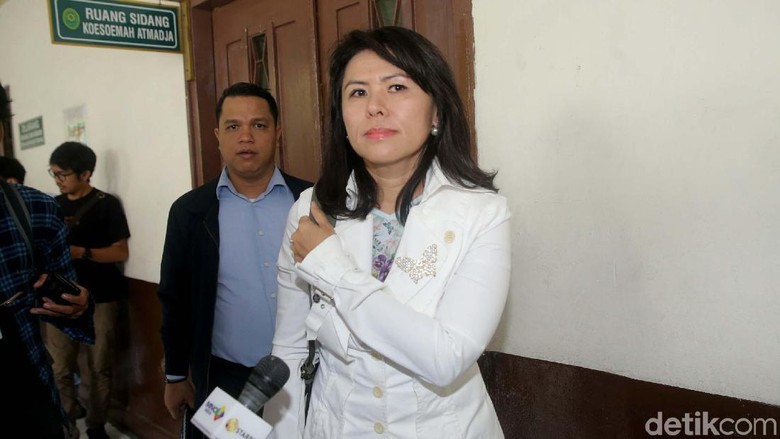 Bukti Kedekatan Vero dan Julianto Tio akan Dibeberkan di Sidang Bukti Kedekatan Vero dan Julianto Tio akan Dibeberkan di Sidang