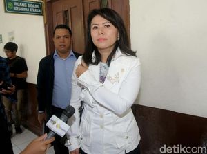 Pengacara Bawa Akta Nikah dan KK Ahok-Vero di Sidang Pembuktian