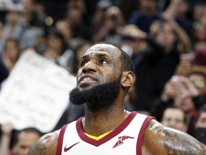 LeBron James Pastikan Bertahan di Cavs