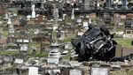 Bruk! Mobil Tabrak Kuburan di Sydney Hingga Hancur