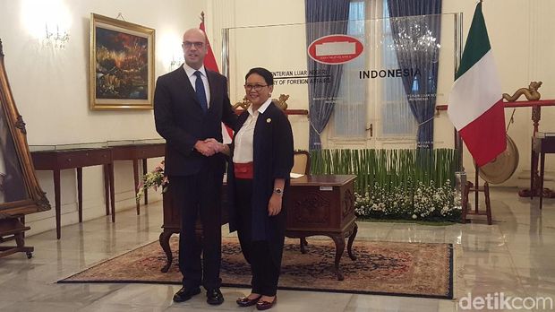 Bertemu Menlu Italia, Retno Bahas Perdagangan hingga Politik