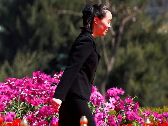 Kim Yo Jong Kim Yo-Jong menemui Chung Eui-yong penasihat keamanan nasional Korea Selatan saat menyampaikan duka cita atas meninggalnya mantan ibu negara Lee He-Ho pada Juni 2019.