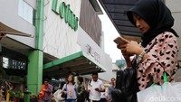 PT Mitra Adiperkasa Tbk (MAPI) memutuskan untuk menutup salah satu kegiatan usahanya di bidang departmen store, Lotus. Tahun ini seluruh gerai Lotus yang berlokasi di 5 titik sudah tak beroperasi lagi. Ari Saputra/detikcom.
