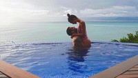 Dani Alves dan Joana Sanz pun sering liburan bersama. Hal itu seperti terlihat pada postingan-postingan foto di laman Instagram Joana Sanz (Instagram/joanasanz)