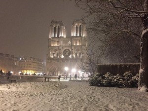Hujan Salju Lebat Lumpuhkan Paris