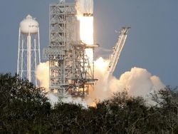 Detik-detik Menegangkan Roket Terkuat Sejagat Mengangkasa