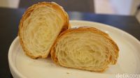 Bagian dalam croissant ketika dibelah.