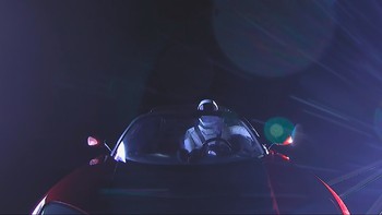 Nantinya, menurut NASA, mobil listrik ini akan mencapai titik terdekatnya dengan Matahari pada November mendatang. Lalu, pada September 2019, Roadster akan menyelesaikan satu putaran penuh untuk pertama kalinya terhadap Matahari. Foto: YouTube