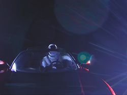 Penampakan Bumi Bulat Saat Starman Berkelana ke Mars