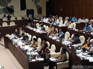 Moeldoko Rapat Bareng Komisi II di DPR