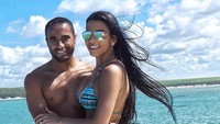 Kepindahan Lucas Moura dari PSG ke Spurs membuat Larissa ikut. Mereka berdua meamng seperti amplop dan perangko, lengket terus. (Instagram/Larissa Saad)