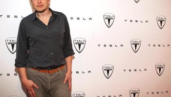 Elon kini sukses besar, antara lain mendirikan perusahaan mobil listrik Tesla. Foto: istimewa