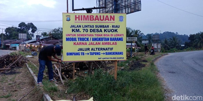 Jalan Lintas Riau-Sumbar Ambles, Arus Lalu Lintas Dialihkan