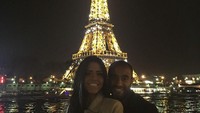 Di dunia sepakbola, bolehlah kita menyebut pasangan Lucas Moura dan Larissa Saad ini sebagai Couple Goals! Selalu terlihat romantis dimanapun dan kapanpun. Setuju tidak? (Instagram/Larissa Saad)