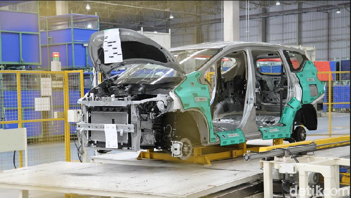 Pabrik perakitan Mitsubishi Motors di Indonesia yaitu PT Mitsubishi Motors Krama Yudha Indonesia (MMKI) yang terletak di kawasan industry GIIC Deltamas, Bekasi, Jawa Barat.