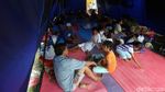 Pengungsi Banjir Keluhkan Tidak Ada Tim Medis dan Toilet Umum