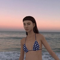  Bakat itu ia buktikan lewat singelnya yang bertajuk Not Mine. Lagu tersebut sukses menduduki posisi empat di Spotify Viral bulan Agustus tahun lalu. (Foto: Instagram/Lil Miquela)