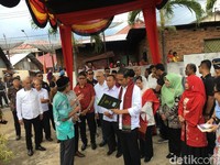 Dibilang Ngibul oleh Amien Rais, Ini Alasan Jokowi Bagi-bagi Sertifikat Tanah