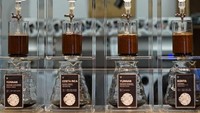 Cold brewing diproses sendiri.  Juga ada manual brewing, V60, syphon hingga hand press. Biji kopi pilihan dari China merupakan andalan kafe ini.Foto: Instagram Seesaw Coffee Shanghai
