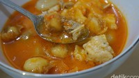 Malas ke luar rumah? Anda juga bisa memesan seblak cilok atau seblok secara online. Namanya @seblokkabita_, Anda bisa membeli seblak dan bumbunya yang  bisa diolah sendiri di rumah. Wah sedap! Foto: Istimewa