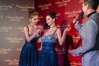 Foto dengan Patung Lilinnya, Mana Angelababy yang Asli?